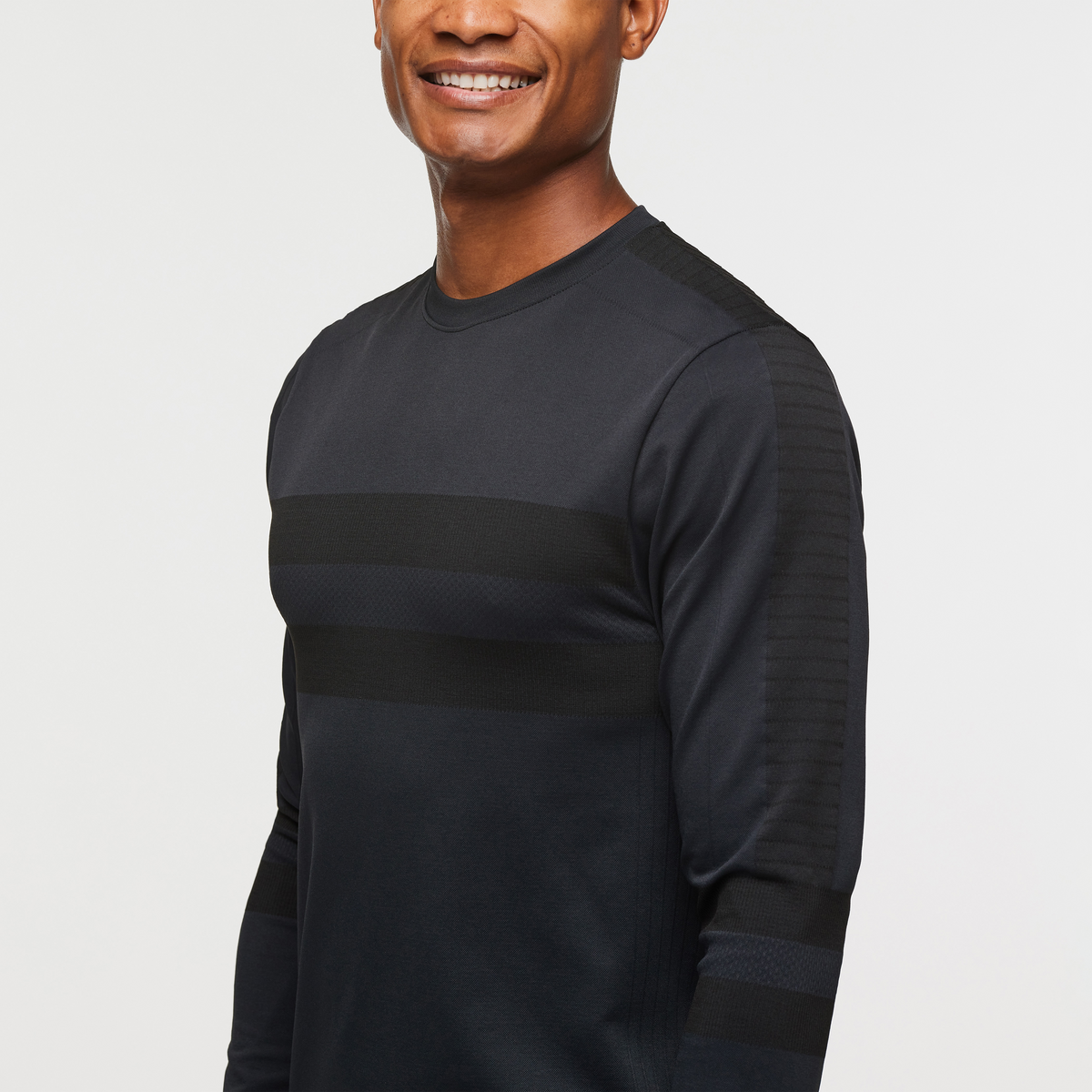 Debajo Seamless Baselayer Crew - Men's - Cotopaxi Black - US 2615